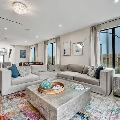 Upscale 4 BDRM Retreat - Mins to Las Olas & Beach