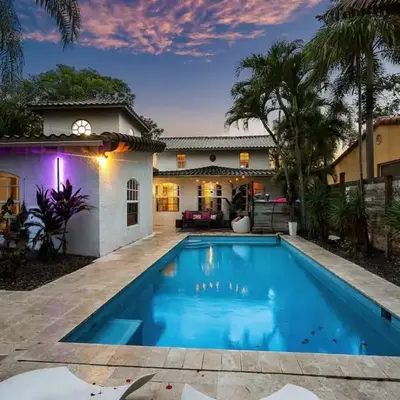 Luxe 5BR 4BA I Heated Pool 10 Min to Beach I BBQ