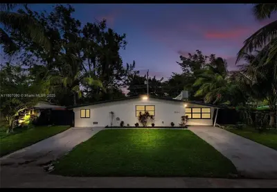 a large white house with a yard at night at Villa Hollywood Pool Trampoline BBQ Hard Rock in Hollywood