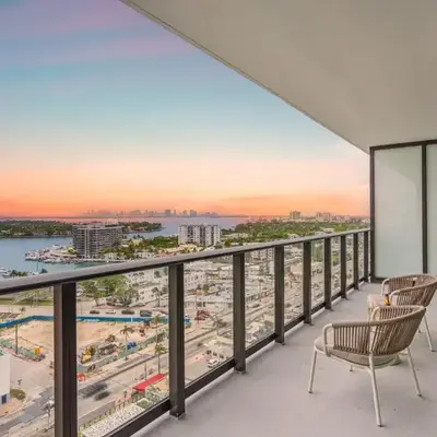 72 Park Condo - City Views & Prime Location