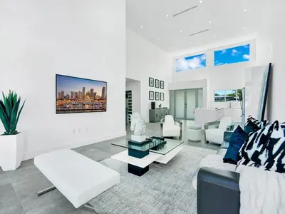 a living room with a couch and a table at Villa Coral Bay in Miami Beach