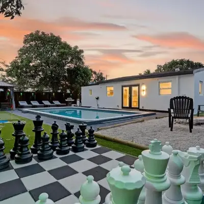 Heated Pool Home - Mini Golf & Soccer & Firepit