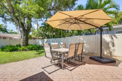 Gallery image of Spacious Yard, Near Golf Modern Home in Hollywood in Hollywood