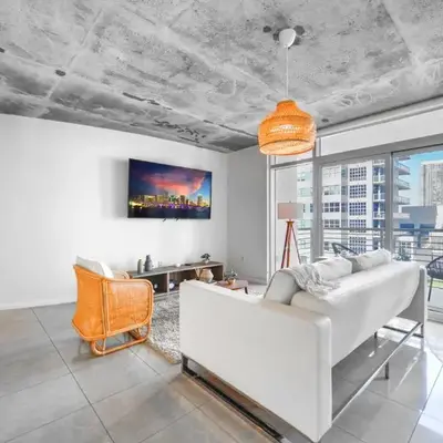 Contemporary Midtown Condo - Pool & Free Parking