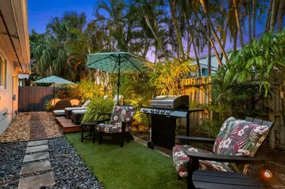 a patio with chairs and an grill with a grill at 2 bed, steps from Wilton Drive, BBQ, fire pit in Fort Lauderdale
