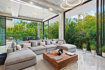 a living room with a couch and a table at Villa Retro Mirage in Biscayne Park