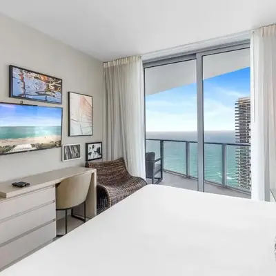 Corner Penthouse Ocean and City View