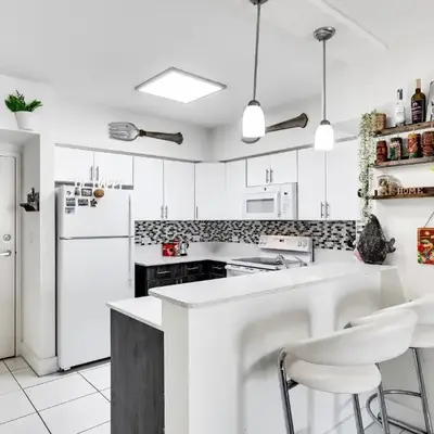 1 Bedroom Apt With Patio in South Riverside