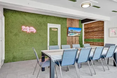 a table and chairs in a room with a green wall at Stylish 4 Bed 2 Bath Pool & Spa in Hollywood