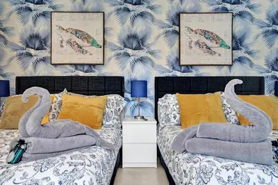two beds in a bedroom with swans on the wall at Stylish 4 Bed 2 Bath Pool & Spa in Hollywood