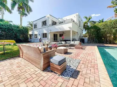 a house with a patio and a swimming pool at Family Pool Retreat 3 BR House for more than 8 Guests in Hollywood