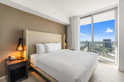 a bedroom with a large bed and a large window at Spectacular 3br and 2ba in Hyde Beach House in Hollywood