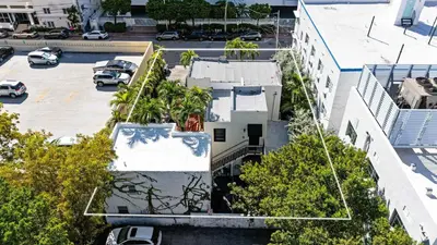an aerial view of a building with a parking lot at Retro Miami RareFREE Parking 1 Min to Beach in Miami Beach