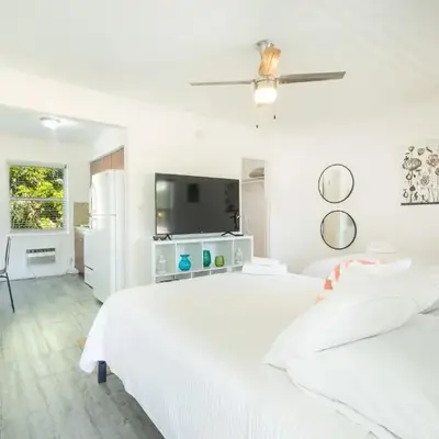 B08 10 MIN FROM MIAMI BEACH