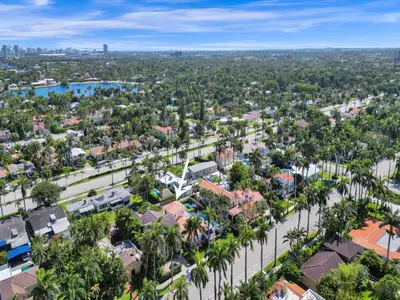 an aerial view of a city with palm trees at Classic 5 Bedroom 4 Bathroom Pool Home in Hollywood