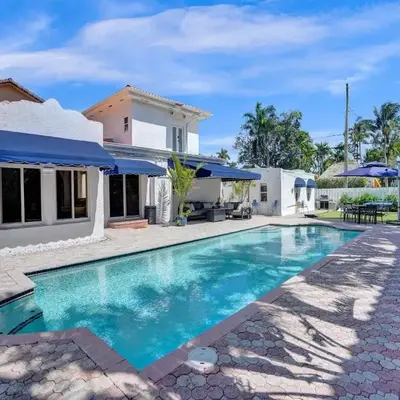 Classic 5 Bedroom 4 Bathroom Pool Home