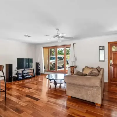 Brazilian Style Getaway 2 Minutes to Beach