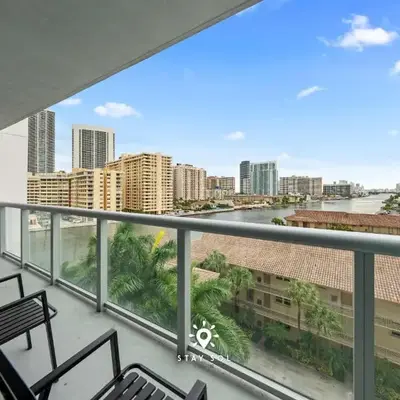 Amazing Apartment with Bay View Balcony Near Beach