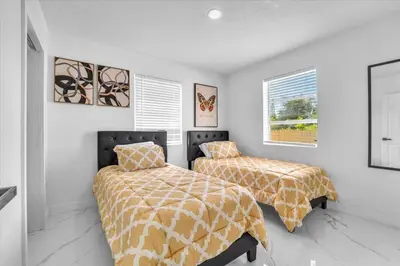 two beds sitting next to each other in a bedroom at Oasis With Pool and Putting Green in Hollywood