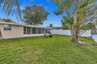 a house with a tree in the yard at Waterfront Modern Hollywood Hard Rock airport in Fort Lauderdale