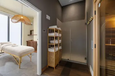 a room with a bed and a shelf with towels at Brickell Condos by Vibras Concierge in Miami