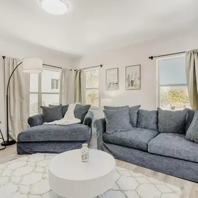 Lauderdale Breeze Villas - Luxury 3 BR Coastal Retreat