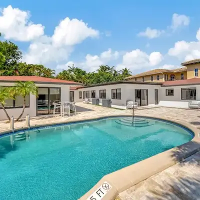 Waterfront Unit #1 20 Min Walk to Beach and Shops