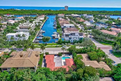 an aerial view of a resort with a marina at Waterfront Unit #5 20 Min Walk to Beach and Shops in Fort Lauderdale