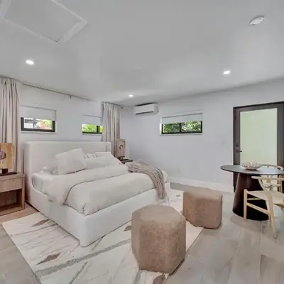 Waterfront Unit #5 20 Min Walk to Beach and Shops