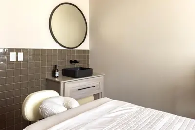 a bedroom with a bed and a mirror on the wall at 3512 Elegant Studio in Miami Downtown with a Pool and a 24-7 Gym in Miami