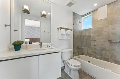 a bathroom with a toilet and a sink and a shower at Miami Beach 2Q Localização Incrível a Pé da Praia in Miami Beach