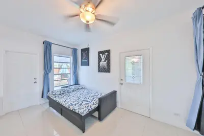 a bedroom with a bed and a ceiling fan at Aventura Ives Family Home in Miami