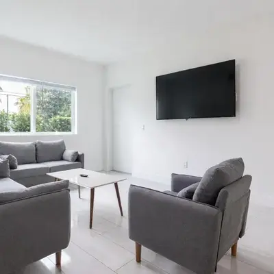 Modern 3BR Getaway 4 Beds with Free Parking Included