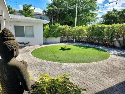 a garden with a small circle of grass in front of a house at Relaxing Studio with Modern Comfort in Miami