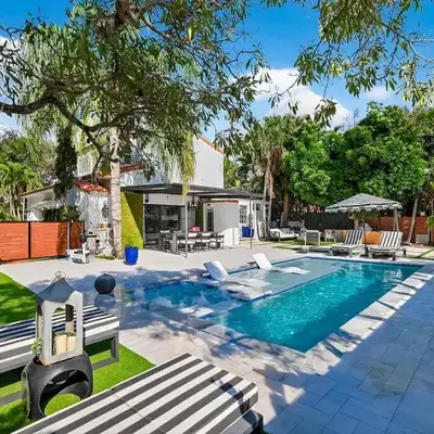 Villa 800 - 3 BEDROOM - 3 AND A HALF BATHROOMS -6 BEDS- Spa like Retreat Saline Pool & Jacuzzi