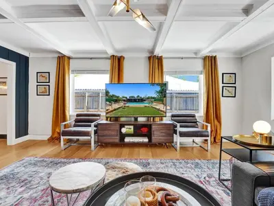 a living room with a flat screen tv at Holiday Home 2BR - 2 bath Beheizter Pool- Familien-Haustierfreundlicher Spaß by Interhome in Fort Lauderdale