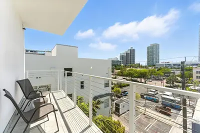 a balcony with two chairs and a view of a city at South Beach 2Q a 5min da Praia e Vida Noturna in Miami Beach