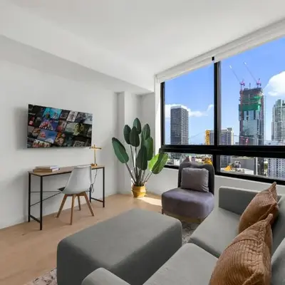 Modern Downtown Miami Condo w Pool and Gym