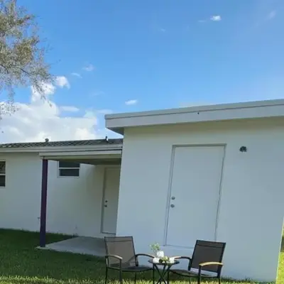 1BR near Hollywood Guitar with Private Patio