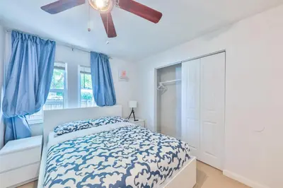 a bedroom with a bed and a ceiling fan at Student Villa House STR-2000 in Hollywood