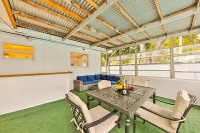 a dining room with a table and chairs at Friday Family Feels Only in Hollywood