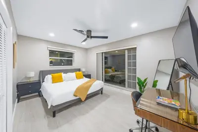 a bedroom with a bed and a desk at SUN VILLA Heated Pool Near Hard Rock & Beach in Hollywood
