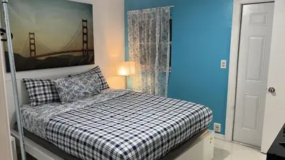 a bedroom with a bed with a picture of the golden gate bridge at Villa la Morada - Live stress-free in fully furnished, all-inclusive corporate housing! in Miami
