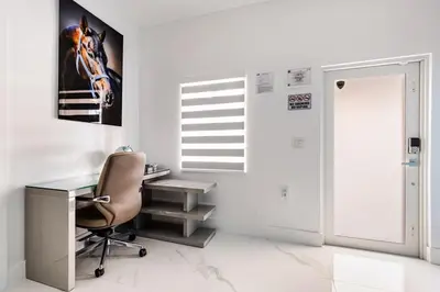 a office with a desk and a chair in a room at Villa Shallat in Miami