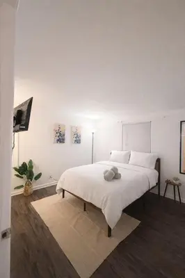 a bedroom with a large white bed in a room at Ariia Fort Lauderdale Airport in Fort Lauderdale