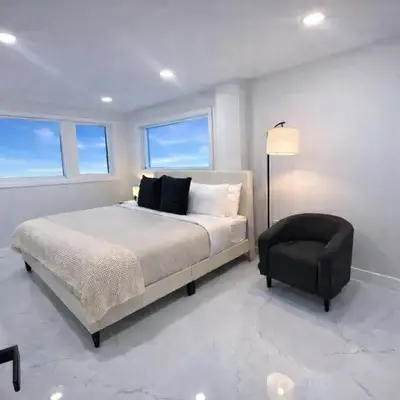 Luxury 2BR Miami Retreat King Suite Free Parking