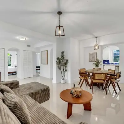 Spacious & Stylish 2BR Retreat near Victoria Park