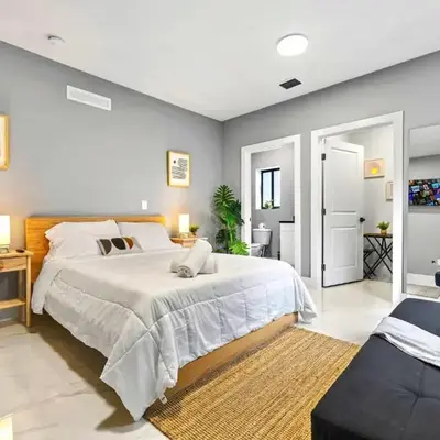Comfy Studio W Essentials Near Airport