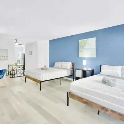 1BR Miami Beach Apt with King plus 2 Queens & Smart TV