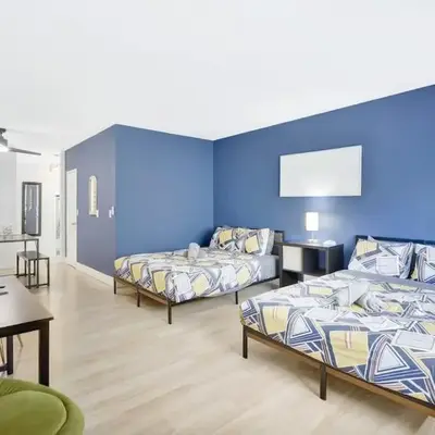 1BR Miami Beach Apt with King plus 2 Queens & Parking